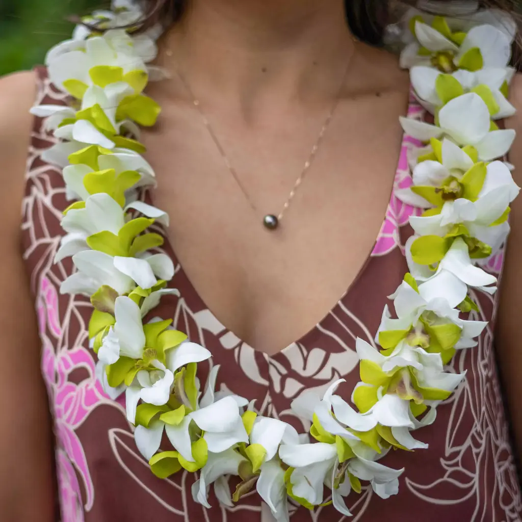 Single Green & White Orchid Mix Lei