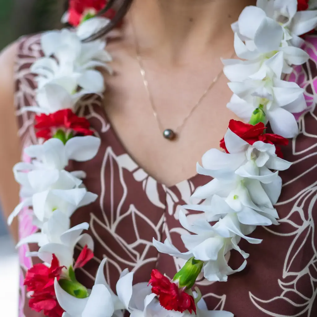Single White Orchid & Carnation Mix Lei