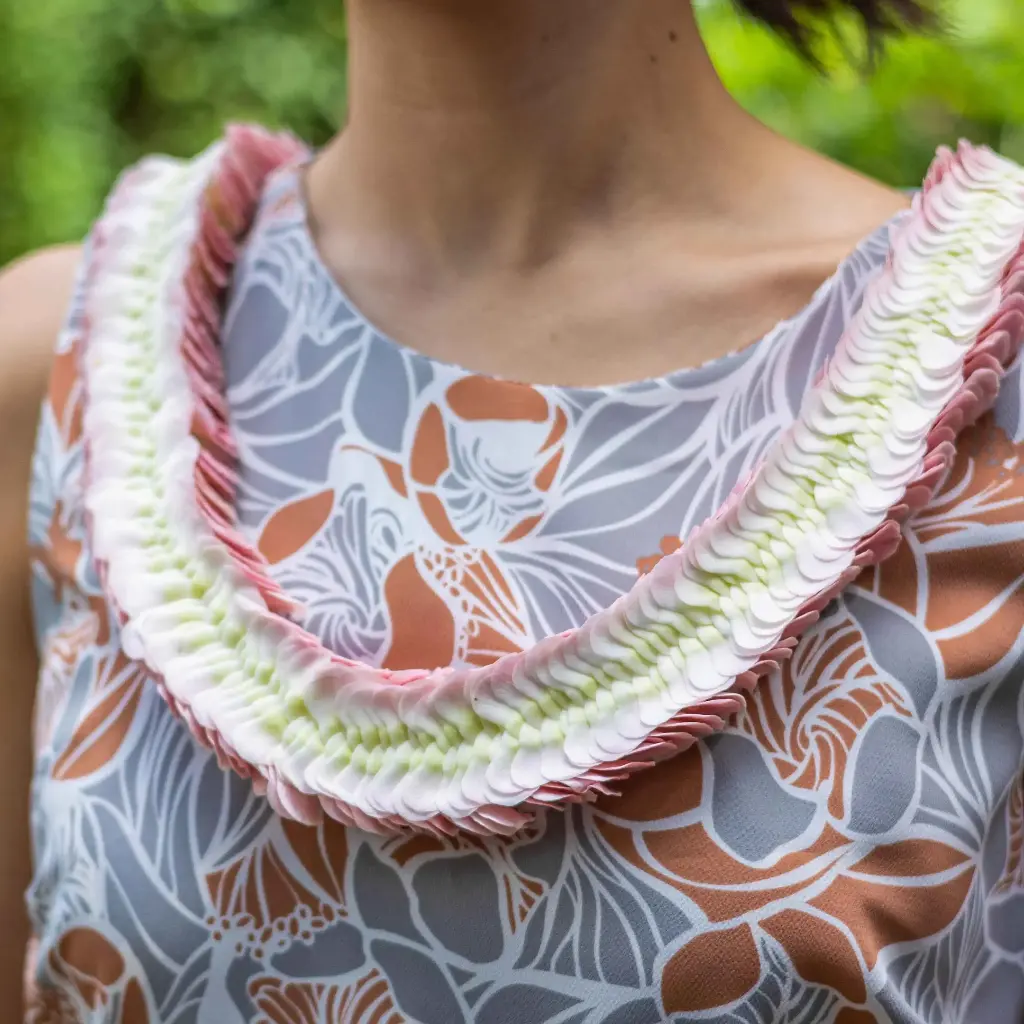 Christina Peach & White Lei