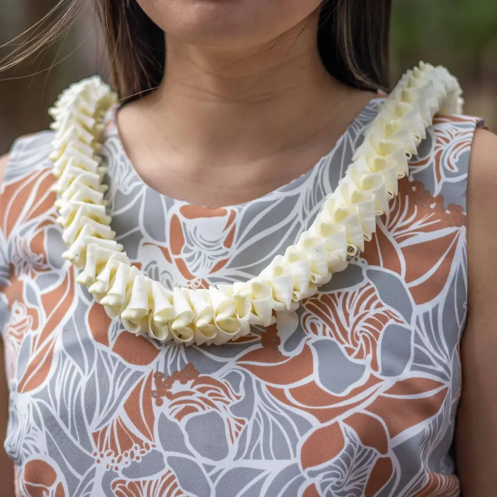 White Pahoehoe Lei