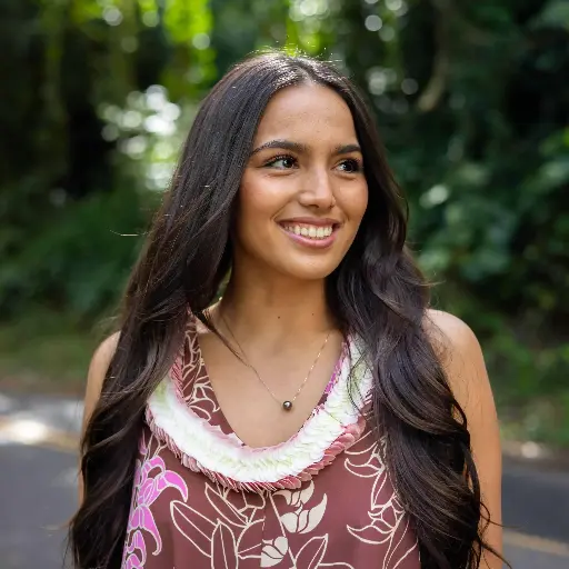 Christina Peach & White Lei